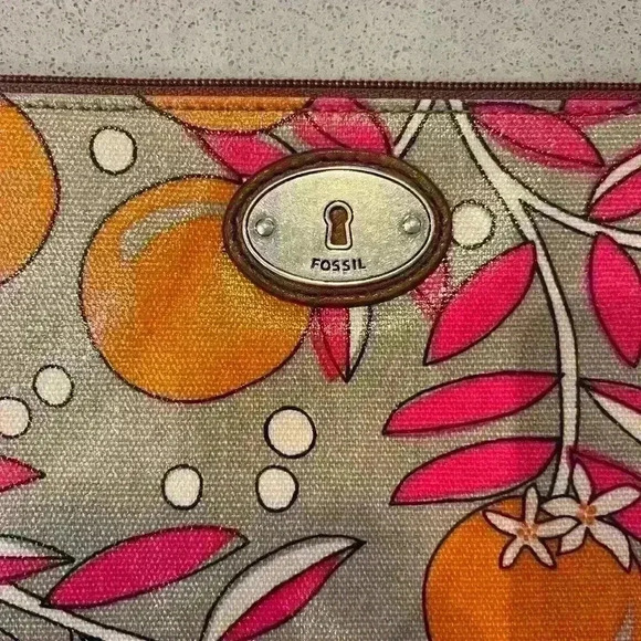 Fossil purse clutch iPad case - Picture 3 of 8